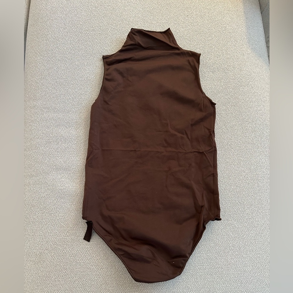 SKIMS SLEEVELESS MOCK NECK BODYSUIT